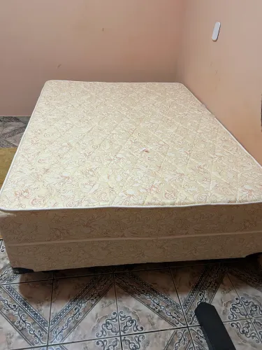 Vende-se cama box 