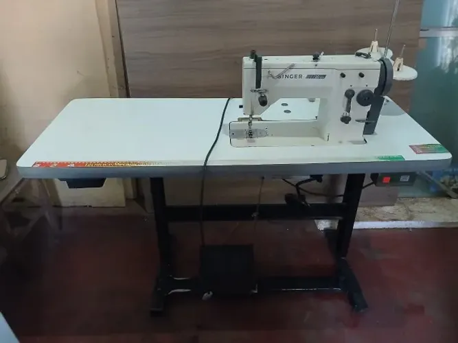 Máquina de Costura Industrial Singer
