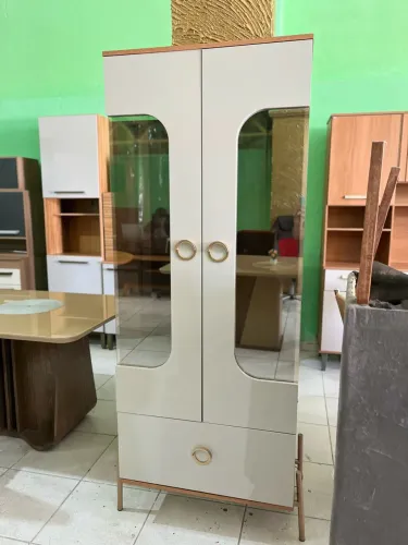 Cristaleira com Led e portas de vidro a pronta entrega