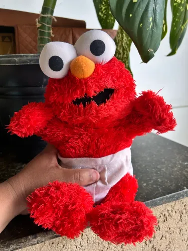 boneco Elmo original e importado maravilhoso ele fala e canta 