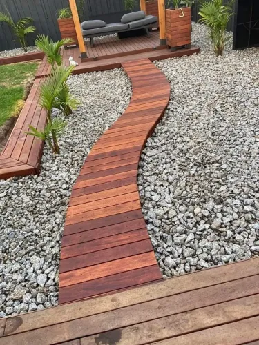 Trilha deck em madeira cumaru 
