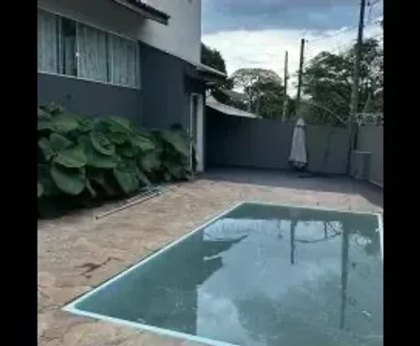 Casa para venda possui 160 metros quadrados com 3 quartos em Coliseu - Londrina - Paraná