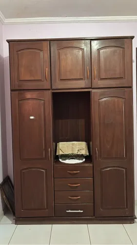 Guarda Roupa de Madeira de Lei