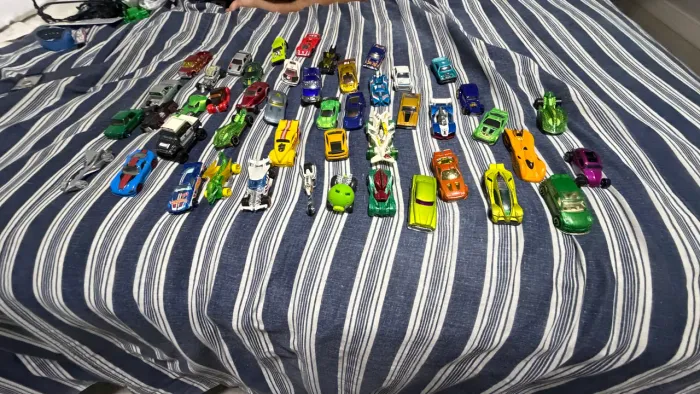 Lote com 50 Carrinhos Hot Wheels - Coleção Completa