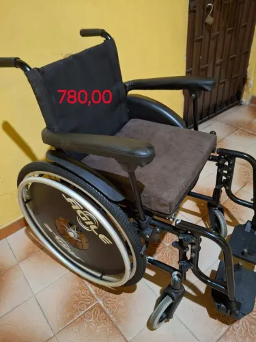 Cadeira de Banho com Rodas