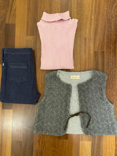 Kit com 3 peças: uma cacharrel Green, um coletinho Green e uma calça legging Hering
