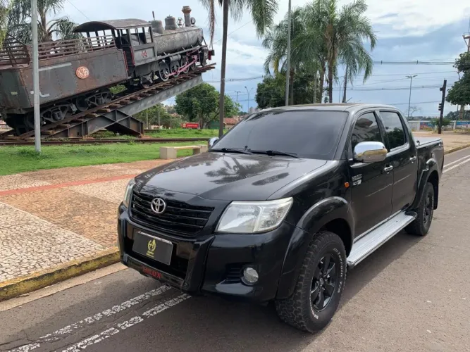 Toyota Hilux CD Conquest 4X4 2.8 Die.aut 2013
