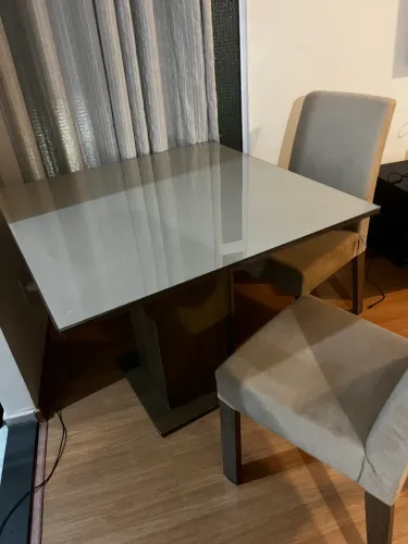 Mesa com 4 cadeiras