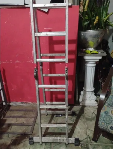 Escada multiposições de alumínio 