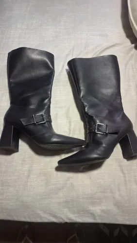 Bota semi nova feminina
