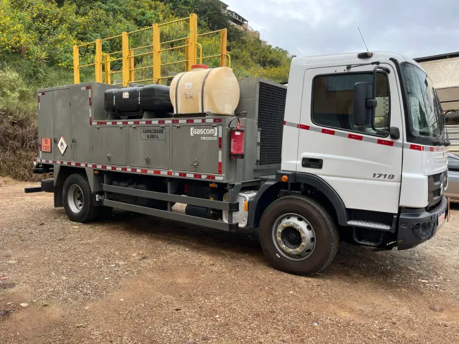 Caminhão Comboio Melosa Atego 1719, Gascom 6 mil litros 