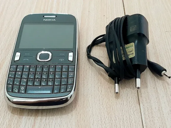 Celular Antigo Nokia Asha 302 Cromado Com Rádio FM P/ Colecionadores 
