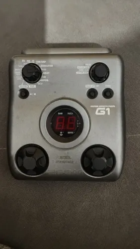 Pedaleira Zoom G1