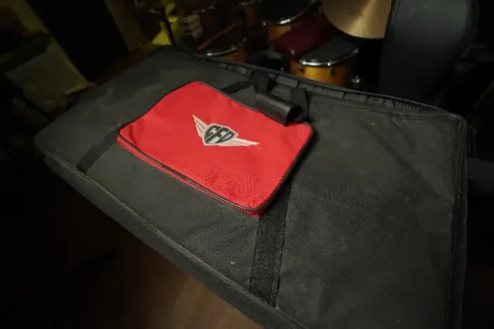 Pedalboard Creation FD Monster Premium 90x75cm com Bag, Leds, Jack e Elé