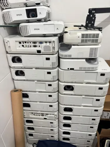 Lote 20 Projetores NEC M323W Defeito para reparo 180 a unidade Completos