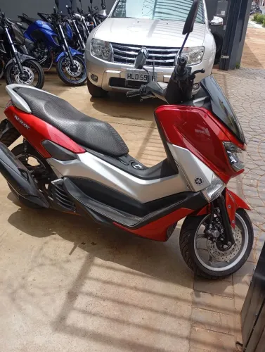 Vendo moto , bem conservada