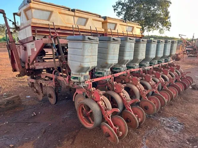 Máquina plantadeira semeato oito linhas com titânio nas oito linhas