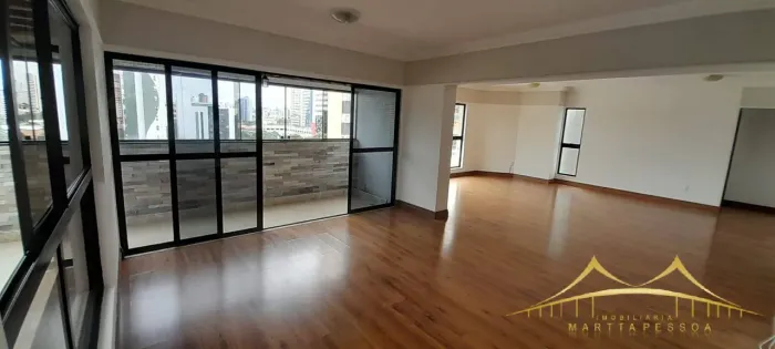Excelente Apartamento no Bairro de Tirol com 4 Suites, 222,42m², 04 Vagas