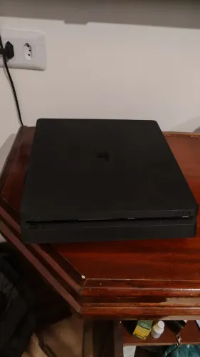 Ps4 semi novo 2 TB 5 jogos GOLPISTAS NEIH TENTA