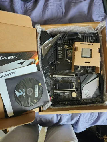 Placa mãe Z390 AORUS PRO WIFI e e processador i5-9400F