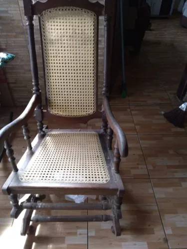 Cadeira de balanço antigo