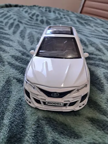 Miniatura corolla Hybrid 1/24