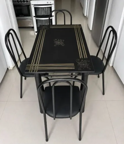 Mesa de Jantar com Tampo de Pedra Preta com 4 Cadeiras