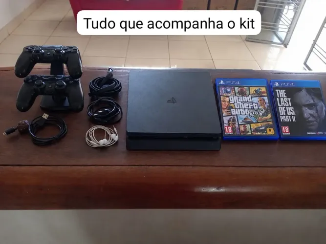 PS4 Desbloqueado com 2 controles