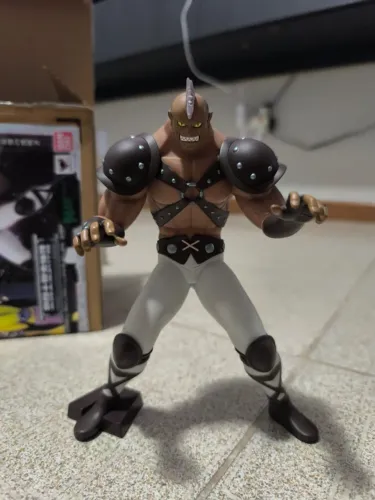 cloth myth - estátua do Cássius Bandai