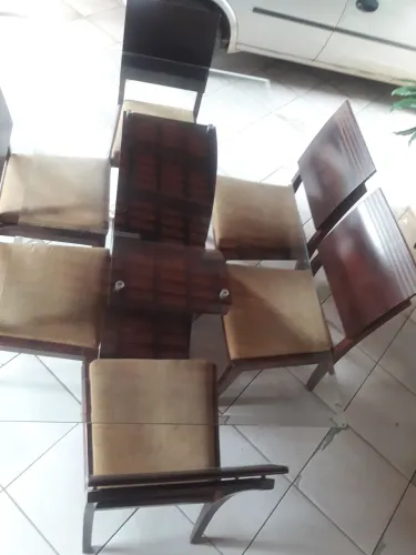 Mesa de Jantar com tampo de vidro com aparador