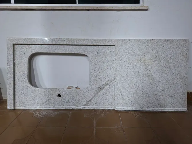 Bancada granito Branco Siena Polido