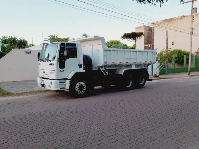 Ford cargo caçamba