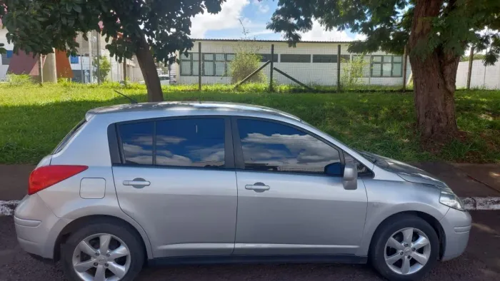 Nissan Tiida S 1.8/1.8 Flex 16V Mec. 2012