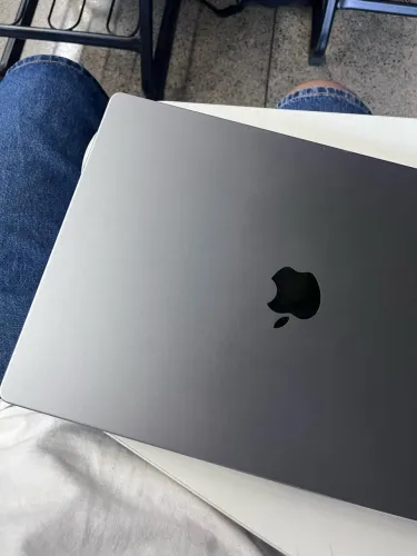 Macbook pro 16 pol chip M1 PRO