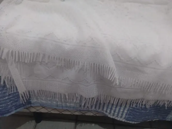 Colcha em renda com franjas