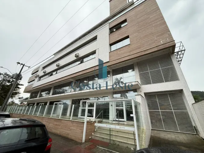 Andar corporativo com terraço no Itacorubi