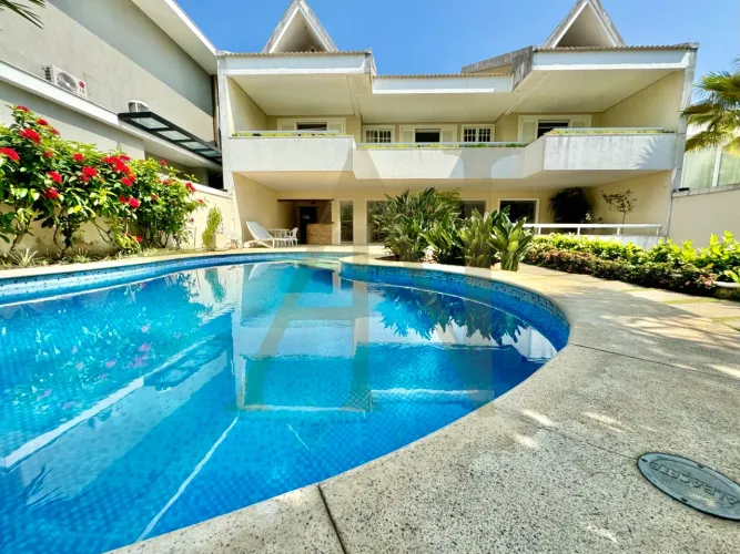 EXCELENTE CASA NO CONDOMÍNIO JARDIM MARAPENDI - BARRA DA TIJUCA