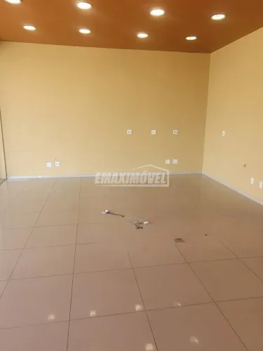 Salão comercial com 88 m² tendo 1 sala com 30 m² na Galeria Siriema