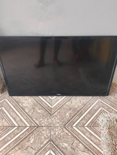 Tv Philco 40 polegadas defeito de tela. Para retirada de peças