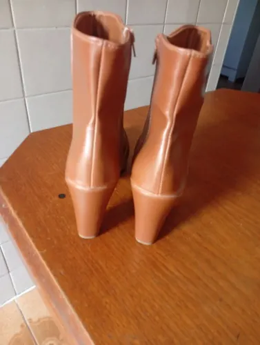 Bota pra qualquer ocasião , seminovos pouco uso