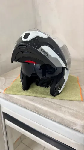 CAPACETE ESCAMOTEAVEL COM ÓCULOS INTERNO NOVO!