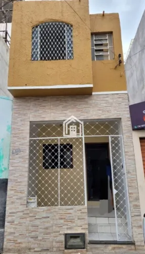 Casa duplex à venda no Centro de Juazeiro, Bahia.