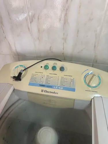 Máquina de Lavar Electrolux 12kg - Revisada e Funcionando Normalmente