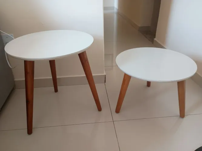 Vendo conjunto com 2 mesinhas pés de madeira 120.00 as 2