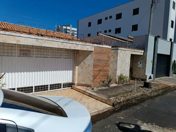 Aceito permuta, casa 3 quartos santa Monica próximo a UFU ,supermercado, academia,pada...