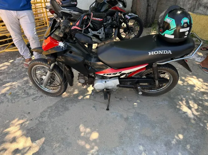 Moto pop 100 no ponto de transferir