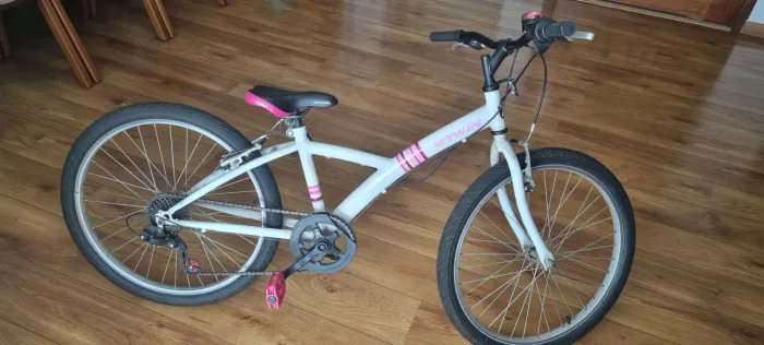 Bicicleta infantil semi nova branca e rosa