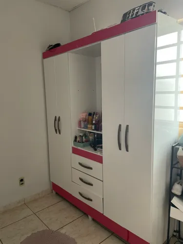 Vende se guarda roupas