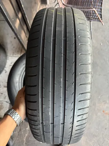 01 Pneu Pirelli Aro 18 Scorpion 225/60R18 104 H, 70% vida útil