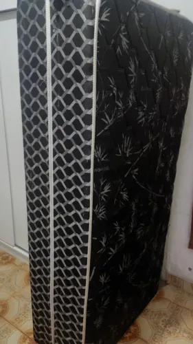 Vendo cama box de solteiro